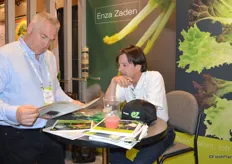 Jason Cleaver with Columbia Basin Onion visits the booth of Enza Zaden and talks with Nick Barnes.